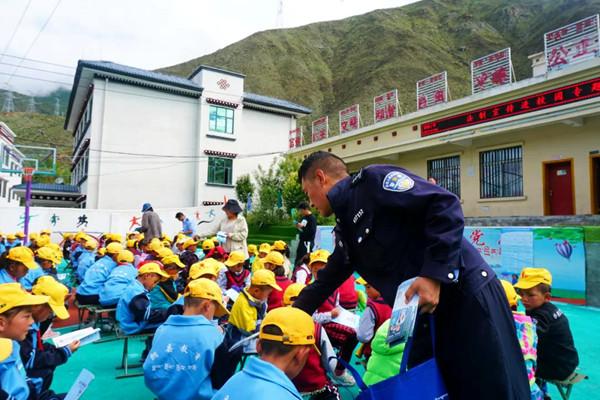 林芝地区市教育局最新动态报道